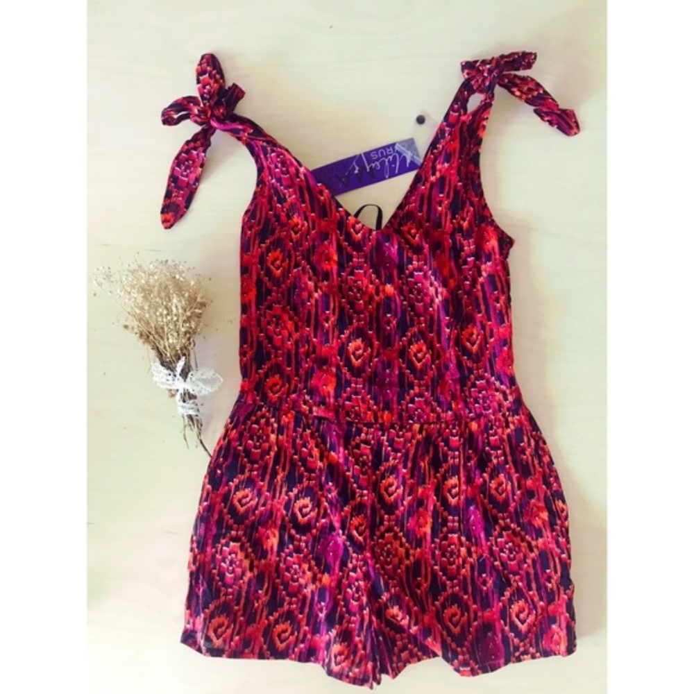 Miley Cyrus tribal print romper 🔵🔵